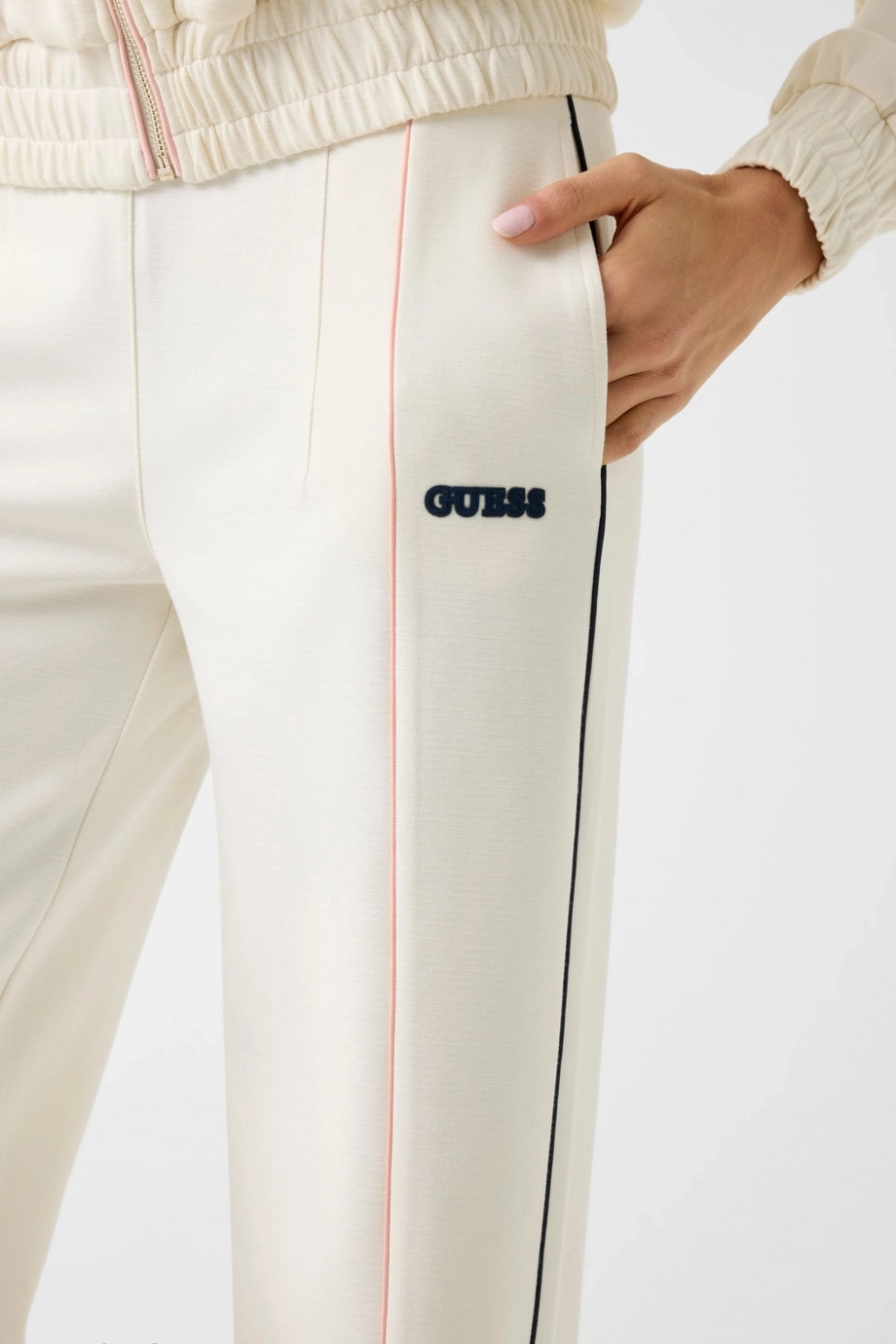 Guess Georgia Geniş Paça Kadın Beyaz Eşofman Altı V6RB00KD852-G1O6