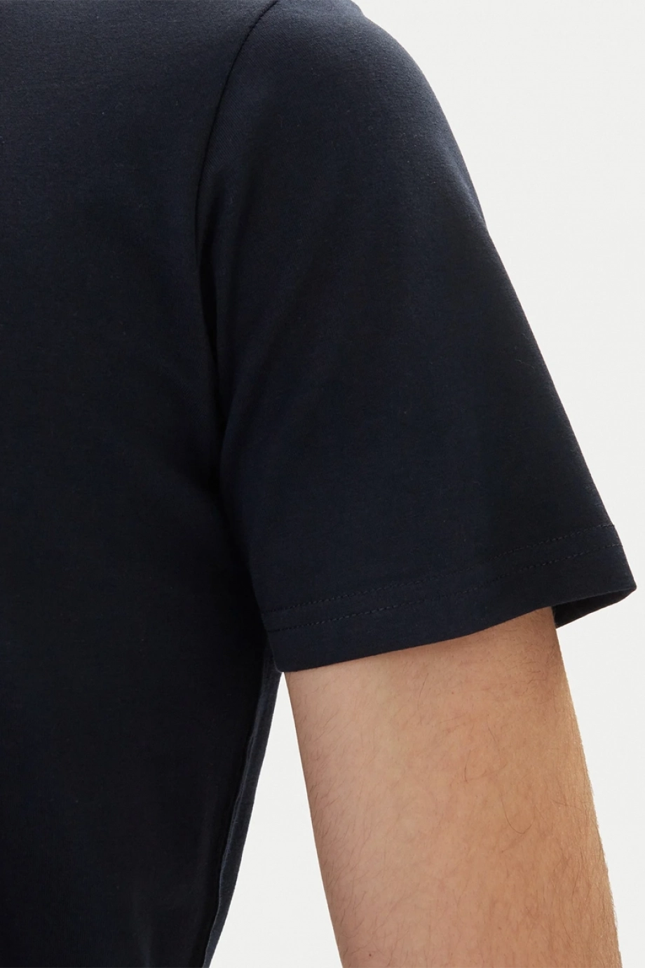 Guess Bisiklet Yaka Kısa Kollu Üçgen HD Çok Renkli Erkek Lacivert T-shirt M6GI11K2992-G7V2