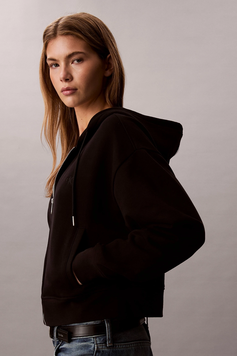 Calvin Klein Uzun Kollu Monogram Havlu Kumaş Kısa Rahat Kesim Kadın Siyah Eşofman Üstü LV047F208G-UB1
