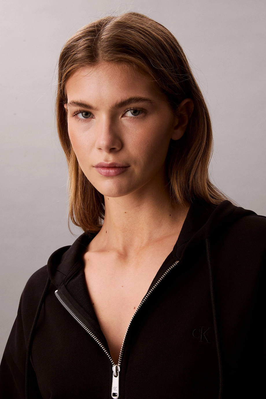 Calvin Klein Uzun Kollu Monogram Havlu Kumaş Kısa Rahat Kesim Kadın Siyah Eşofman Üstü LV047F208G-UB1