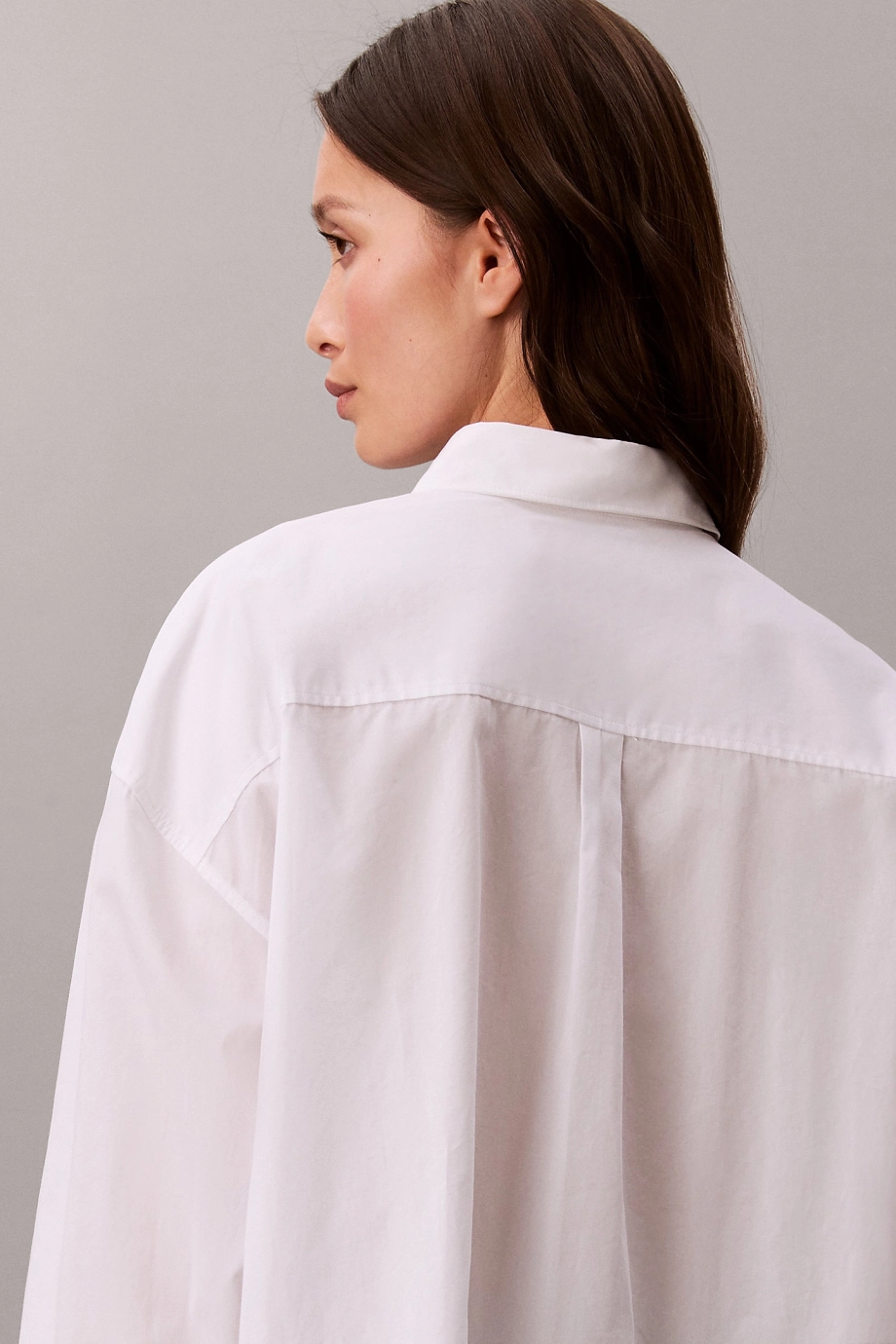 Calvin Klein Pamuklu Poplin Kısa Kesim Dokuma Kadın Beyaz Gömlek LV047F148G-YAA