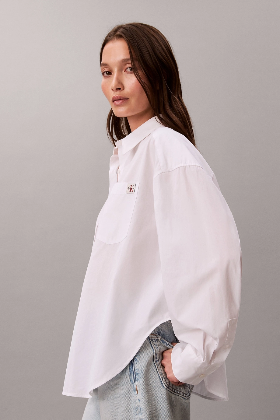 Calvin Klein Pamuklu Poplin Kısa Kesim Dokuma Kadın Beyaz Gömlek LV047F148G-YAA