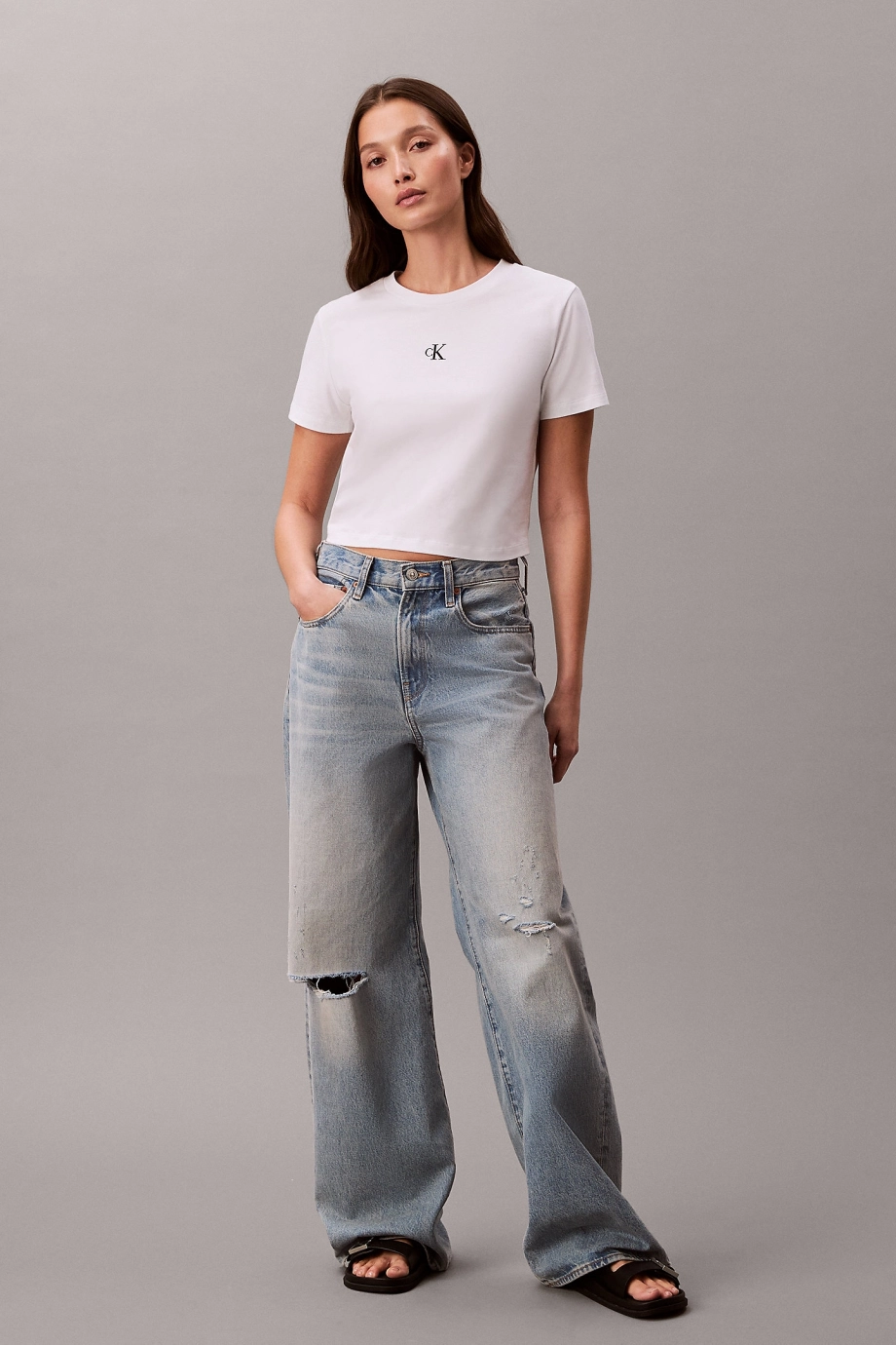 Calvin Klein Kısa Kollu Logolu Kısa Kadın Beyaz Crop LV047AB213-YAF