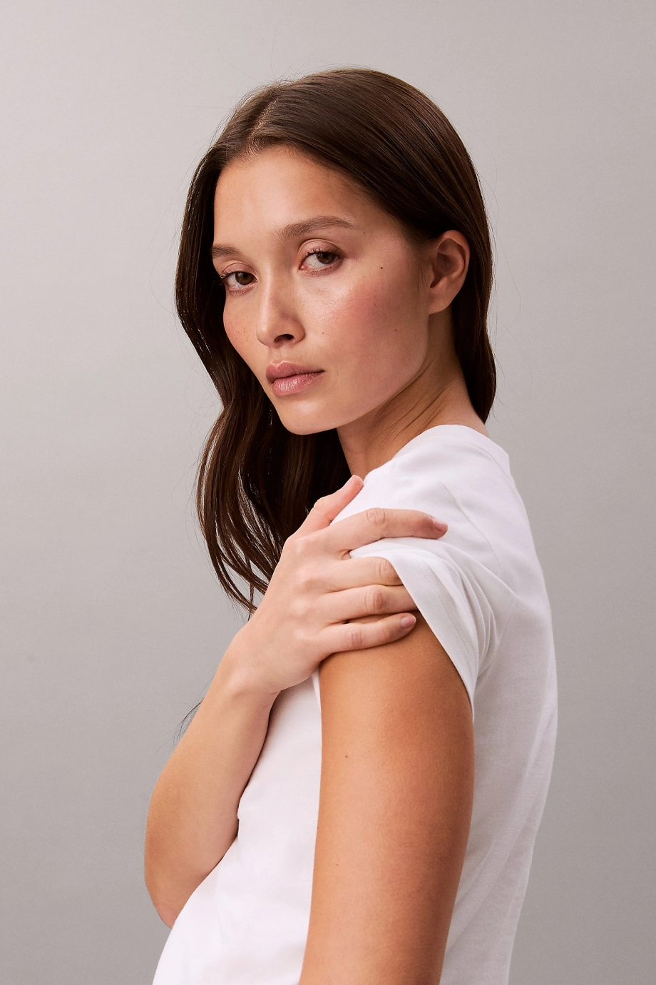 Calvin Klein Kısa Kollu Logolu Kısa Kadın Beyaz Crop LV047AB213-YAF
