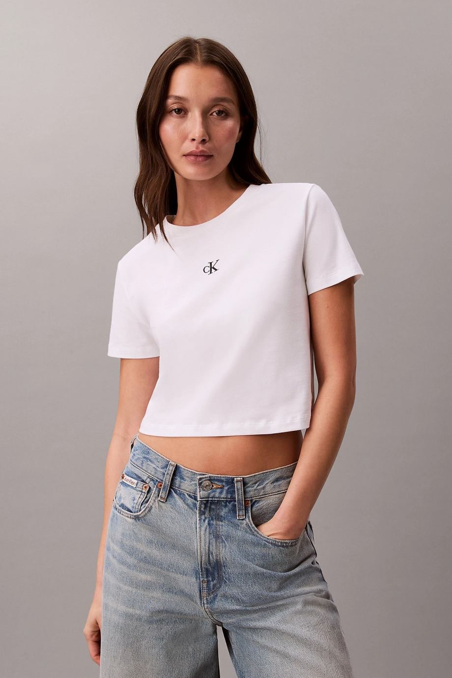 Calvin Klein Kısa Kollu Logolu Kısa Kadın Beyaz Crop LV047AB213-YAF