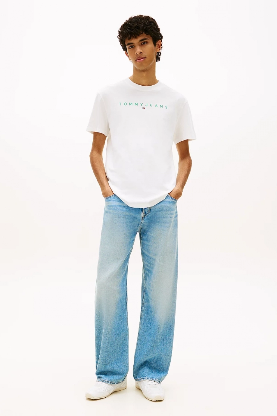 Tommy Hilfiger TJM Normal Kesim Lineer Logolu Erkek Beyaz T-shirt DM0DM20744L5Y