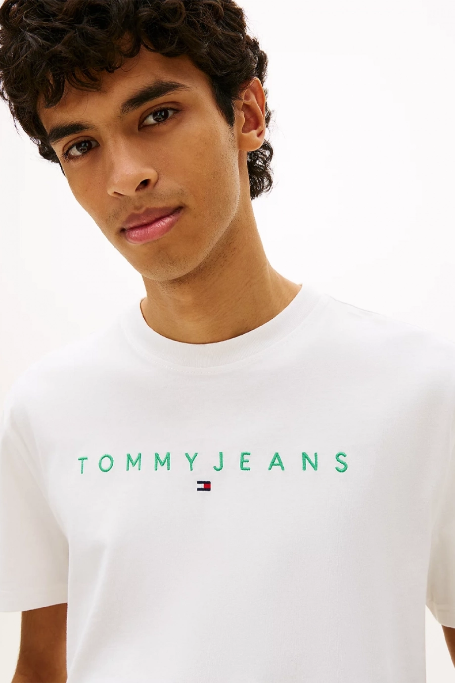 Tommy Hilfiger TJM Normal Kesim Lineer Logolu Erkek Beyaz T-shirt DM0DM20744L5Y
