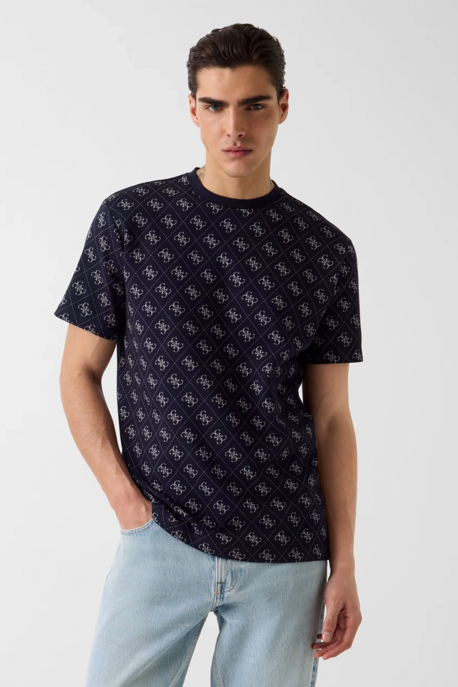 Guess Bisiklet Yaka Kısa Kollu Jakarlı 4G Örme Erkek Lacivert T-shirt M6GP34K3200-FBDB