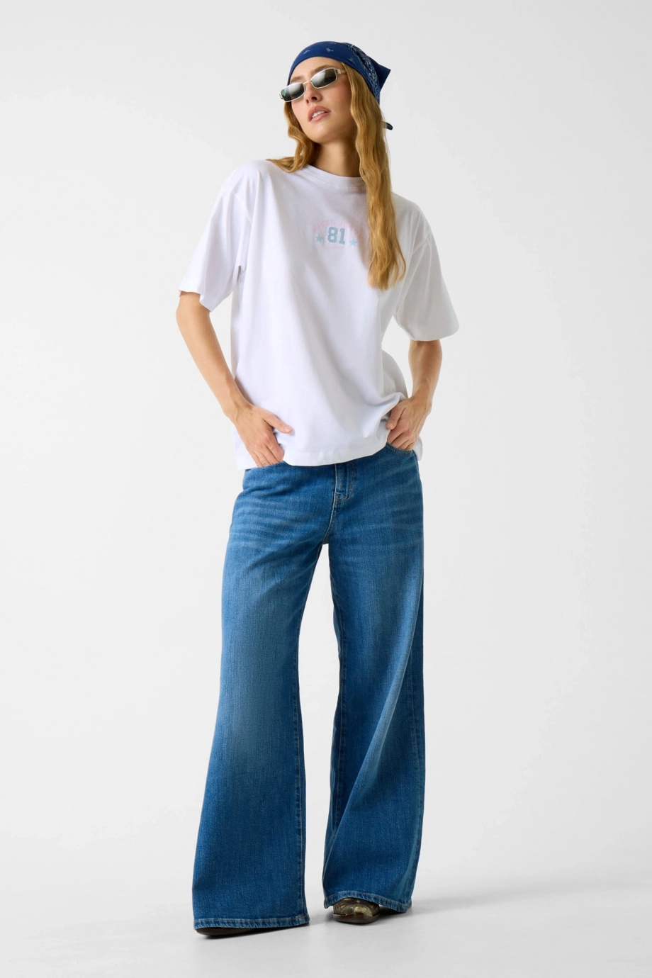 Guess GJ Kısa Kollu Bisiklet Yaka Büyük Beden 81 Yıldız Kadın Beyaz T-shirt W6RI20K8HM0-G011