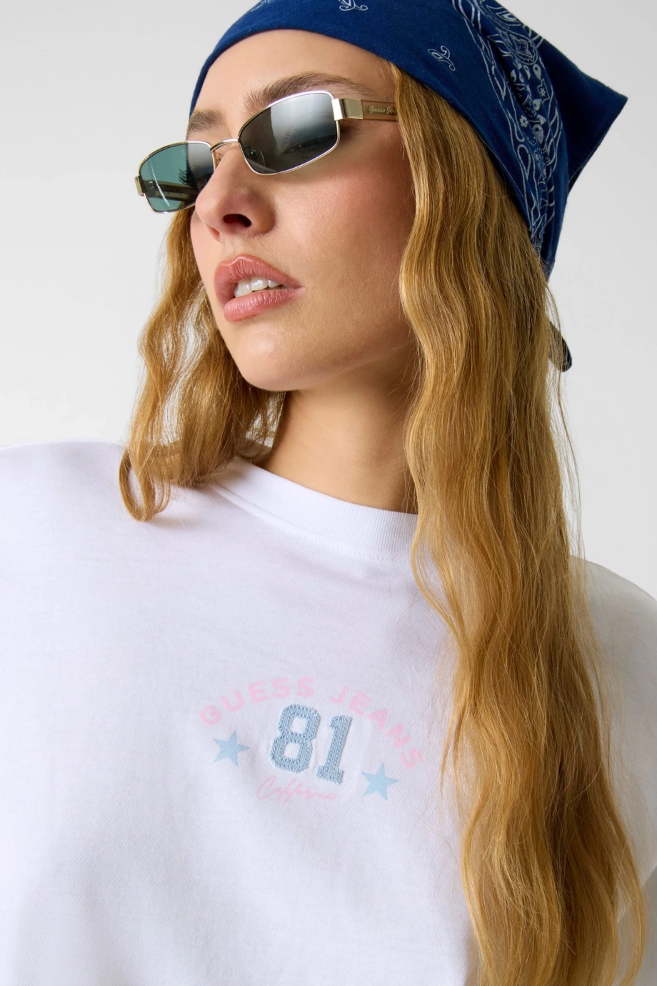 Guess GJ Kısa Kollu Bisiklet Yaka Büyük Beden 81 Yıldız Kadın Beyaz T-shirt W6RI20K8HM0-G011