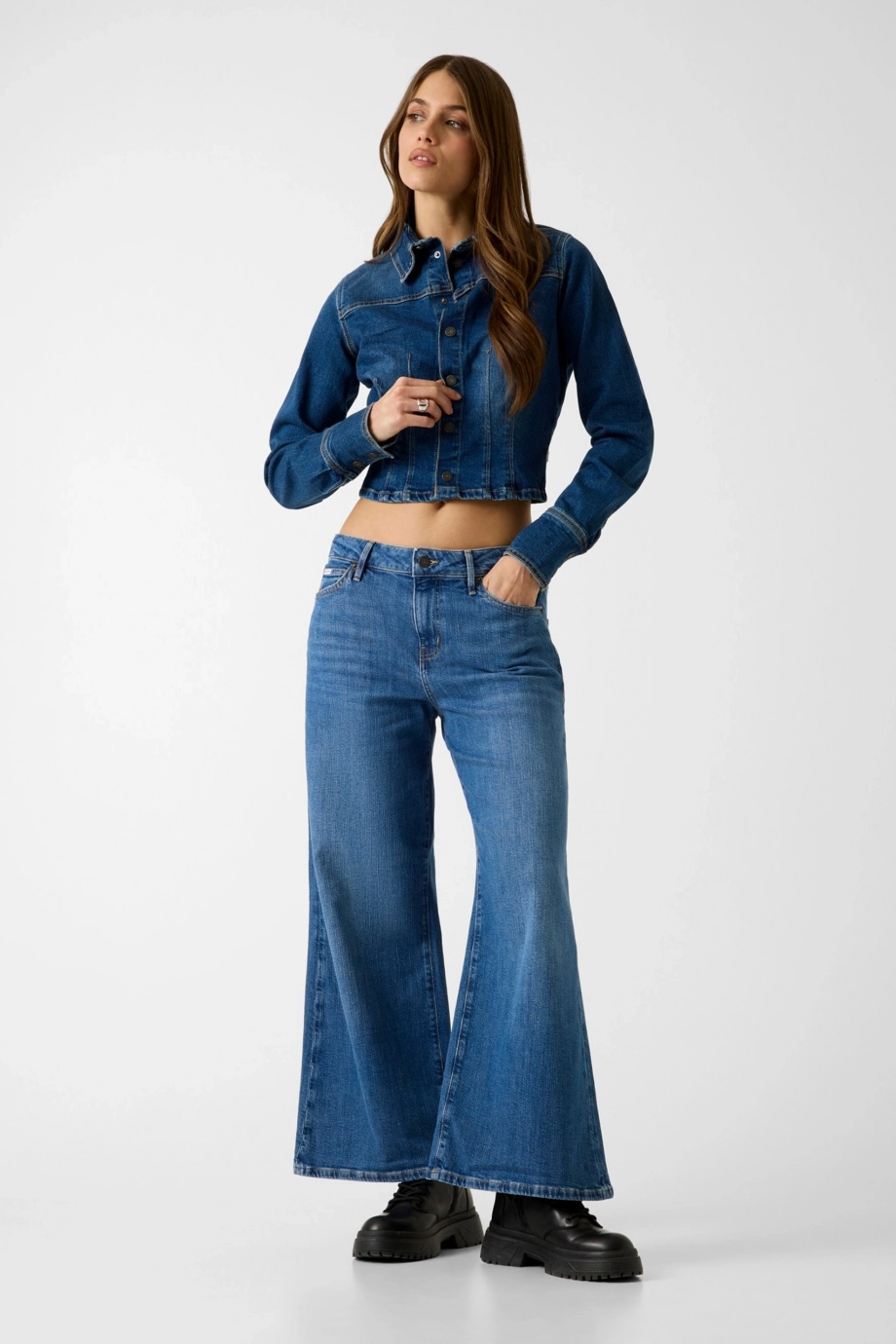 Guess GJ Uzun Kollu Dar Kesim Kısa Ceket Gömlek Kadın Lacivert Ceket W6RN84D7251-GTDW