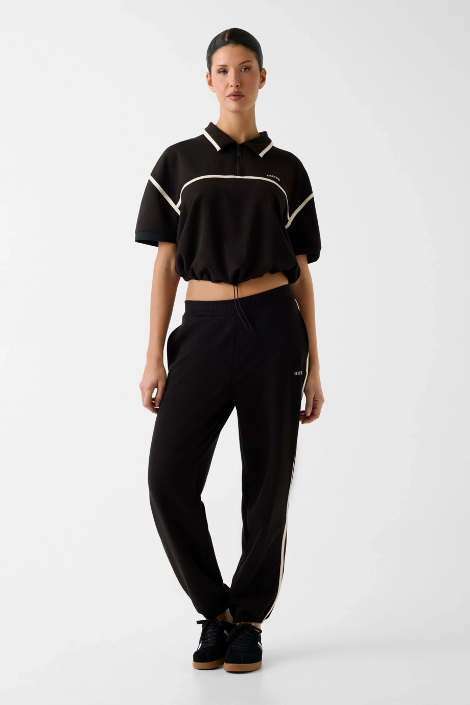 Guess Jasmine Kısa Polo Yakalı Yarım Fermuarlı Kadın Siyah Polo T-shirt  V6GP01K2945-JBLK