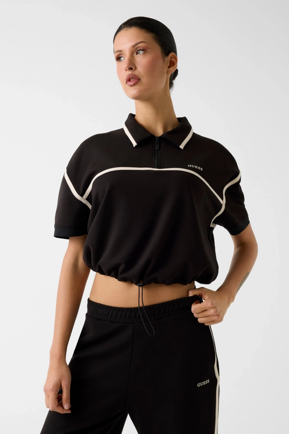 Guess Jasmine Kısa Polo Yakalı Yarım Fermuarlı Kadın Siyah Polo T-shirt  V6GP01K2945-JBLK
