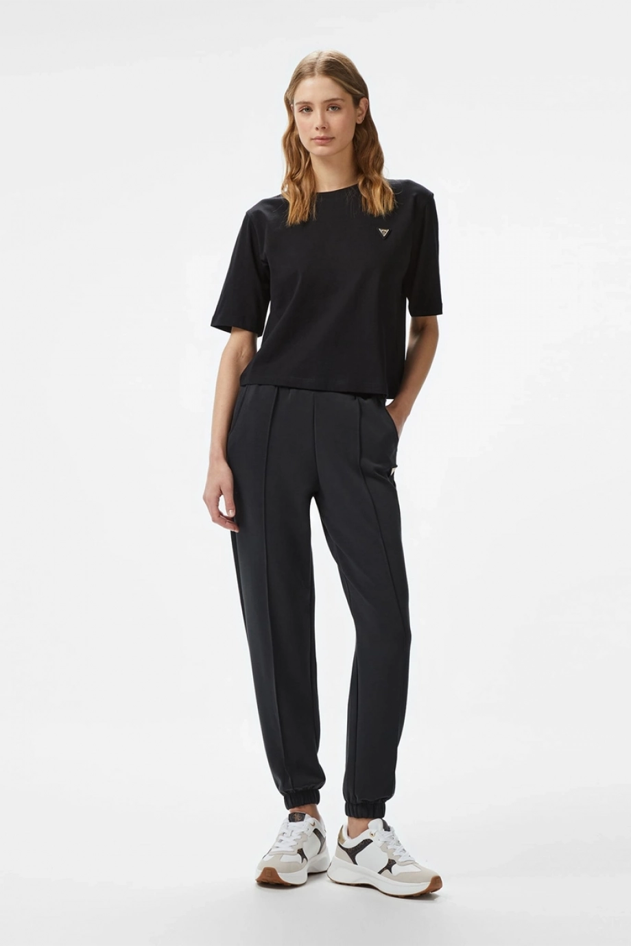 Guess Colette Kadın Siyah Aktif Boxy Fit T-Shirt V4BI21I3Z14-JBLK