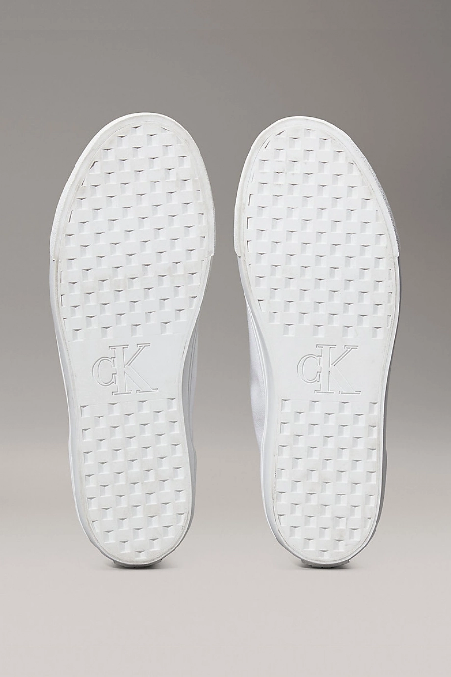 Calvin Klein Vulkanize Flatform Düşük Bilekli Kanvas Monogram Kadın Beyaz Sneaker YW0YW01763-01W