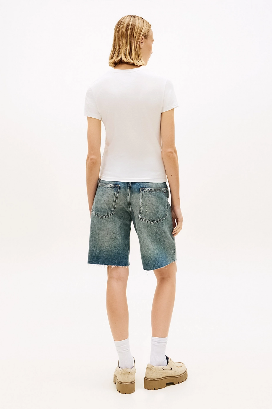 Tommy Hilfiger TJW Dar Kesim Lineer Kadın Beyaz T-shirt DW0DW18398YBL