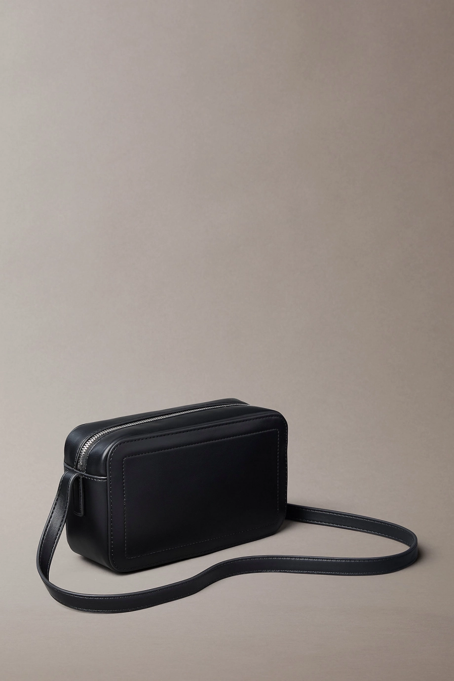 Calvin Klein Bold CK Kamera Kadın Siyah Çapraz Çanta LV04F3220G-3L2