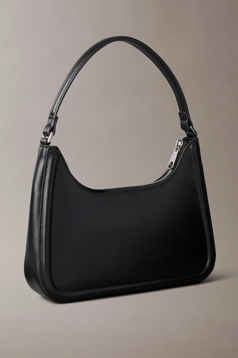 Calvin Klein Bold CK Küçük Kadın Siyah Çapraz Çanta LV04F3230G-3L2