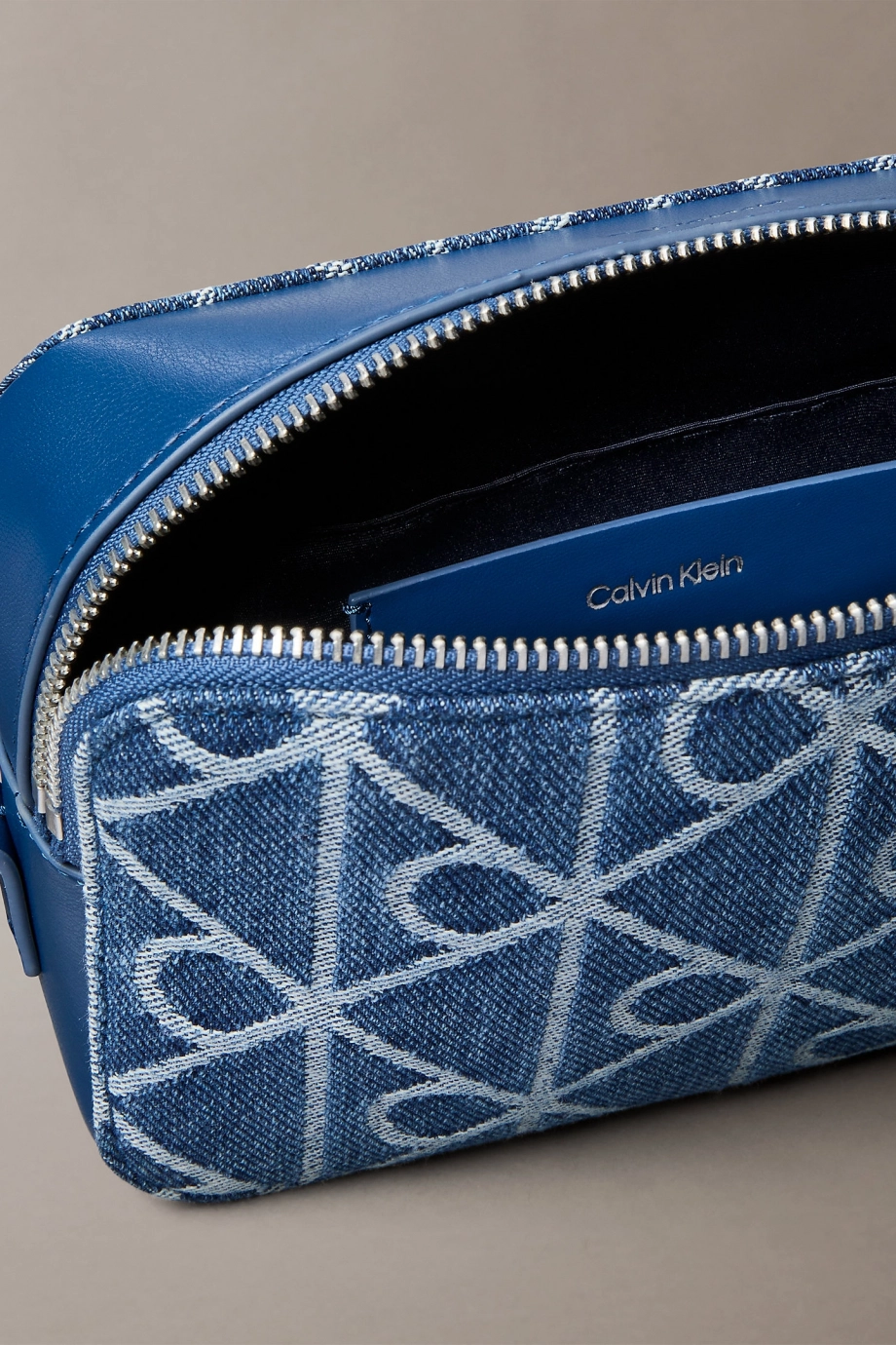 Calvin Klein Amblemli Tamamı Baskılı Denim Kamera Kadın Mavi Çapraz Çanta LV04F3430G-YBN