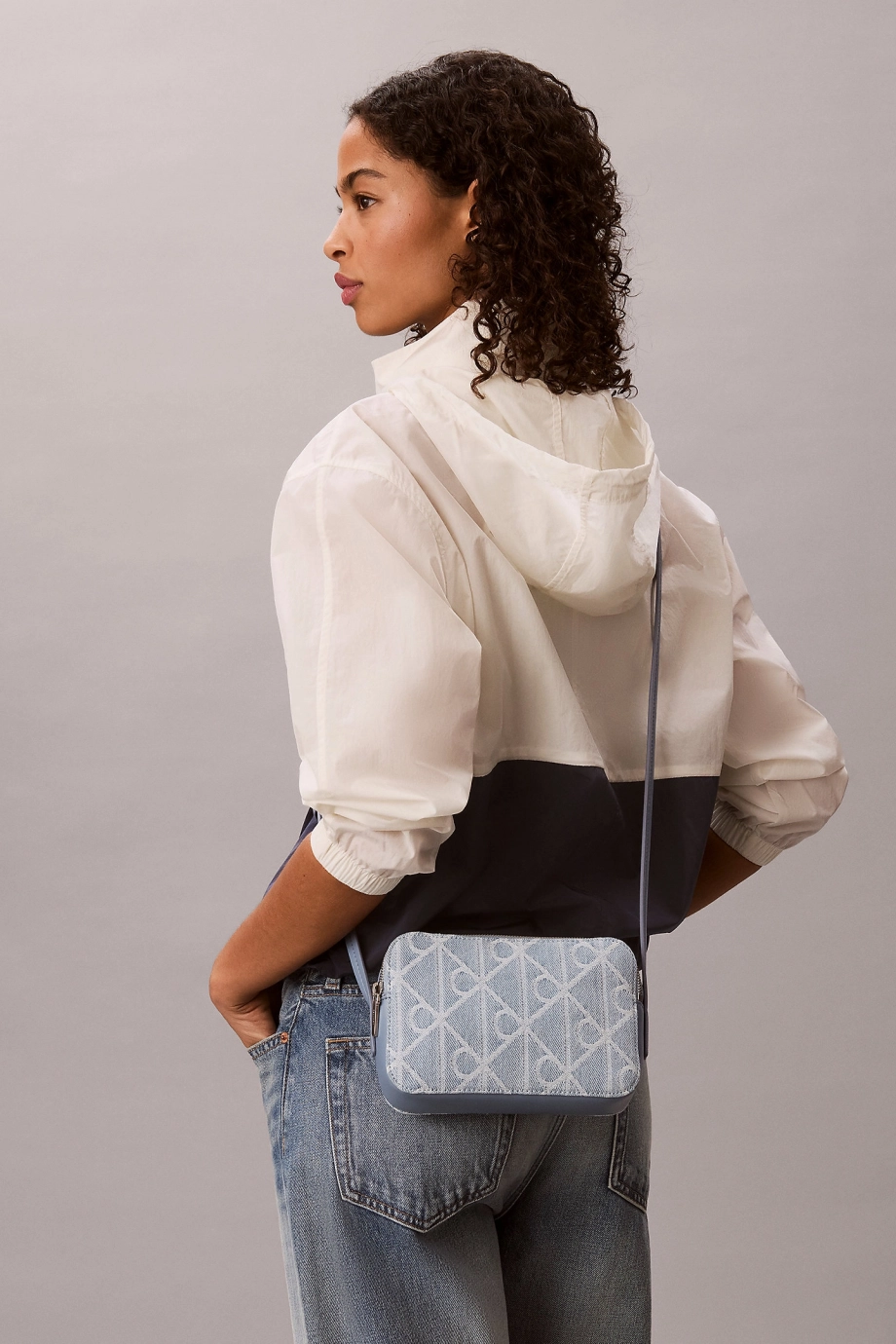Calvin Klein Amblemli Tamamı Baskılı Denim Kamera Kadın Mavi Çapraz Çanta LV04F3430G-YBZ