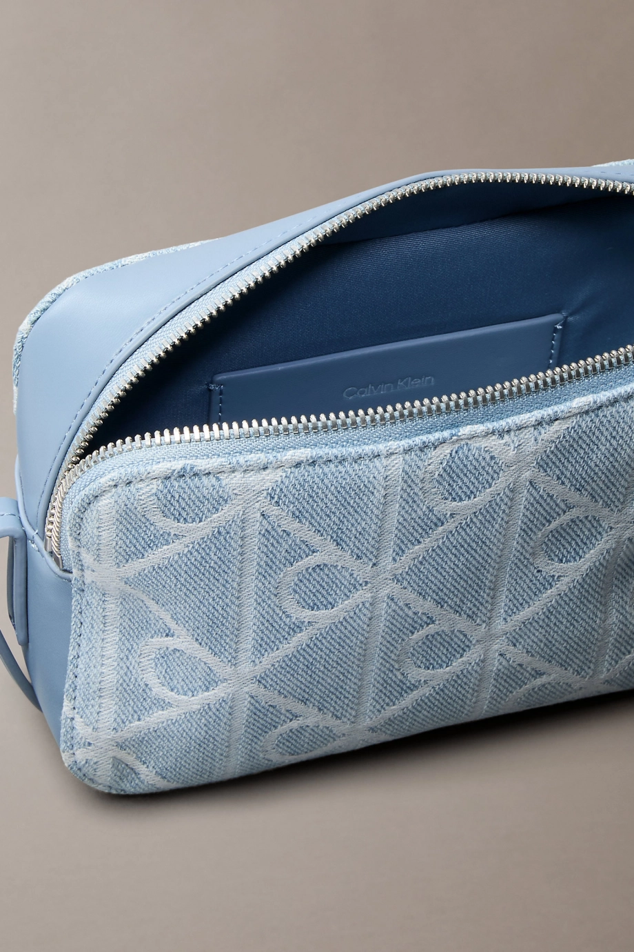 Calvin Klein Amblemli Tamamı Baskılı Denim Kamera Kadın Mavi Çapraz Çanta LV04F3430G-YBZ