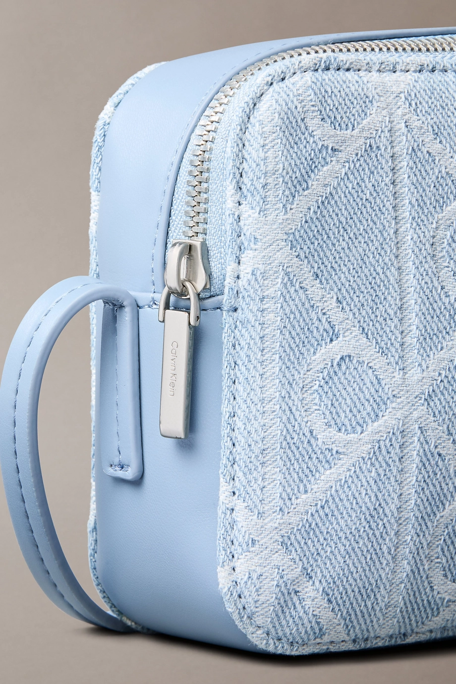 Calvin Klein Amblemli Tamamı Baskılı Denim Kamera Kadın Mavi Çapraz Çanta LV04F3430G-YBZ