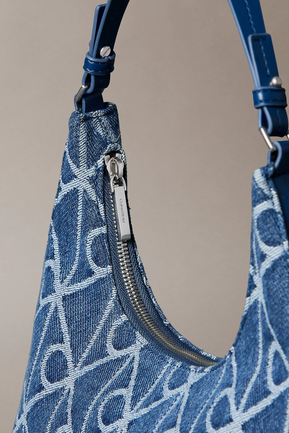 Calvin Klein Amblemli Tamamı Baskılı Denim Kadın Mavi Omuz Çantası LV04F3431G-YBN