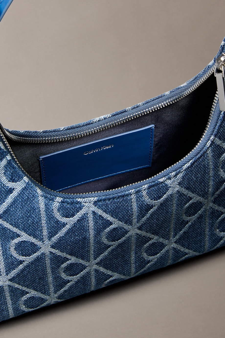 Calvin Klein Amblemli Tamamı Baskılı Denim Kadın Mavi Omuz Çantası LV04F3431G-YBN