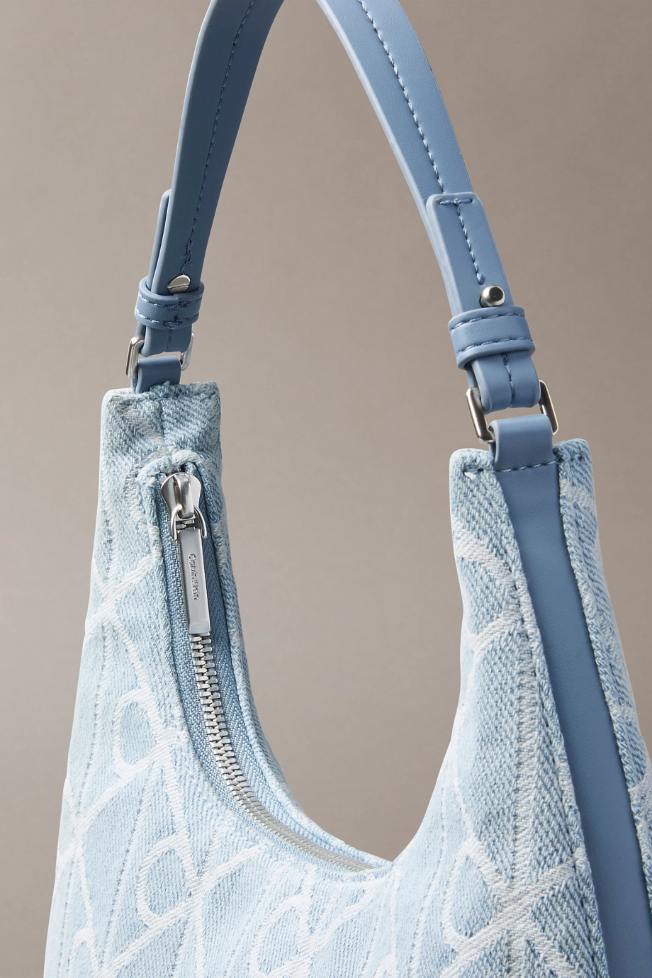 Calvin Klein Amblemli Tamamı Baskılı Denim Kadın Mavi Omuz Çantası LV04F3431G-YBZ