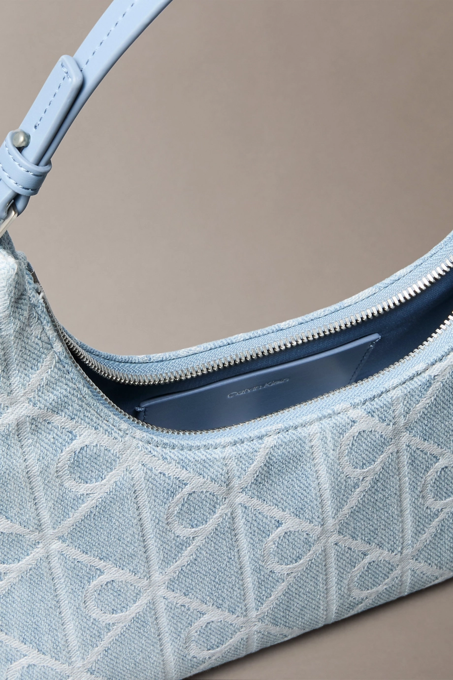 Calvin Klein Amblemli Tamamı Baskılı Denim Kadın Mavi Omuz Çantası LV04F3431G-YBZ