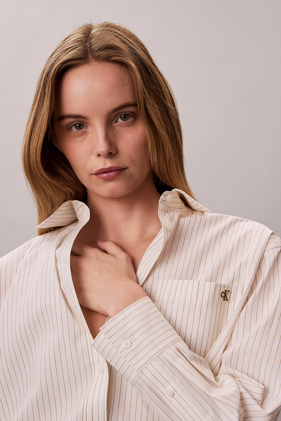 Calvin Klein İpliği Boyalı Pamuklu Poplin Rahat Kesim Kadın Beyaz Gömlek LV047F103G-F7J