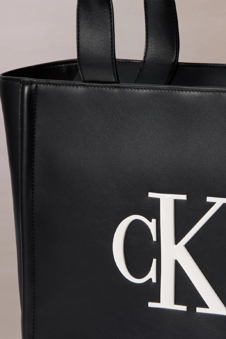 Calvin Klein Sandi Kadın Siyah Omuz Çantası LV04F3218G-3L2