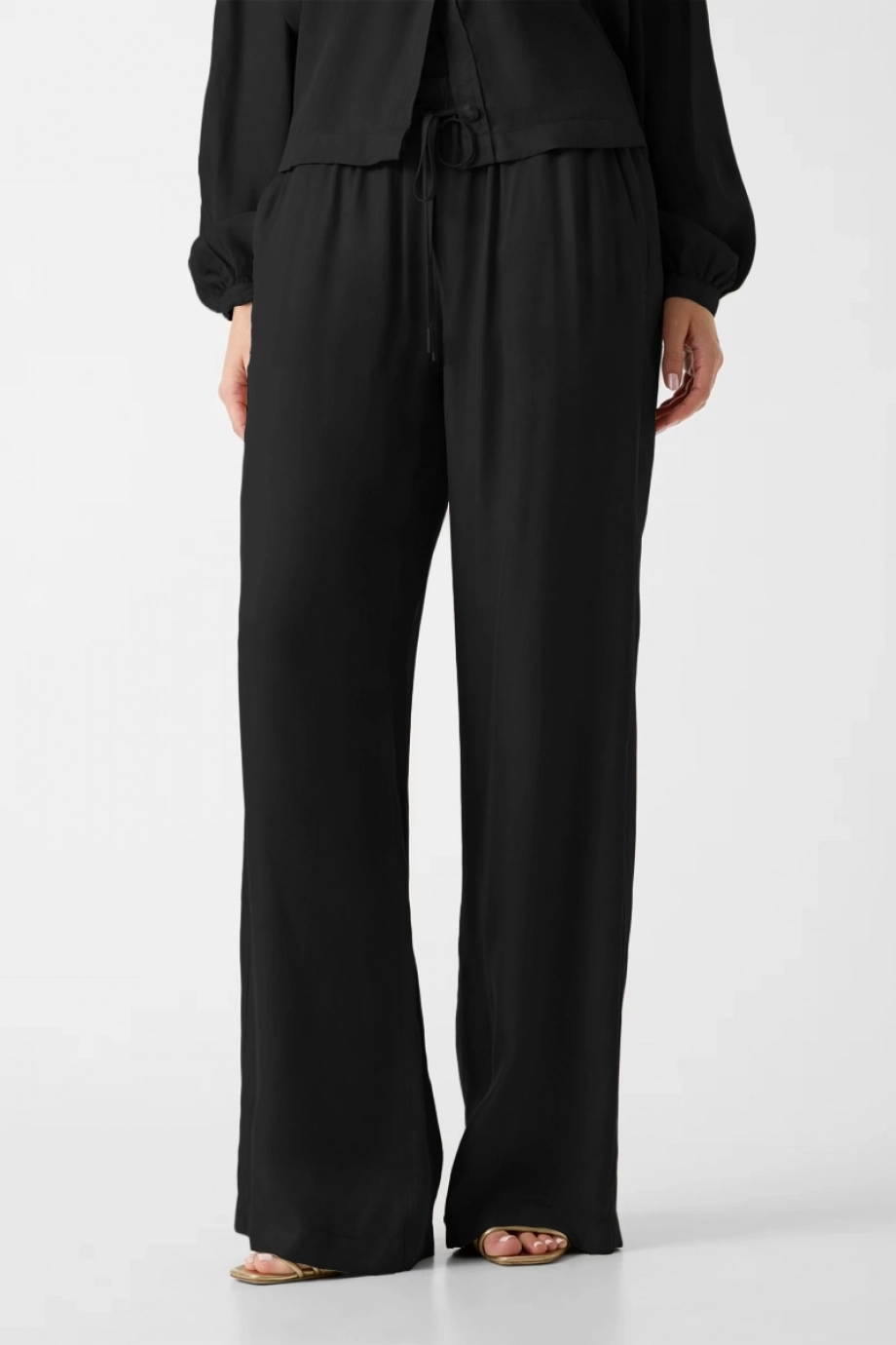 Guess Dalia Akışkan Jogger Kadın Siyah Pantolon W6GB07W1781-JBLK