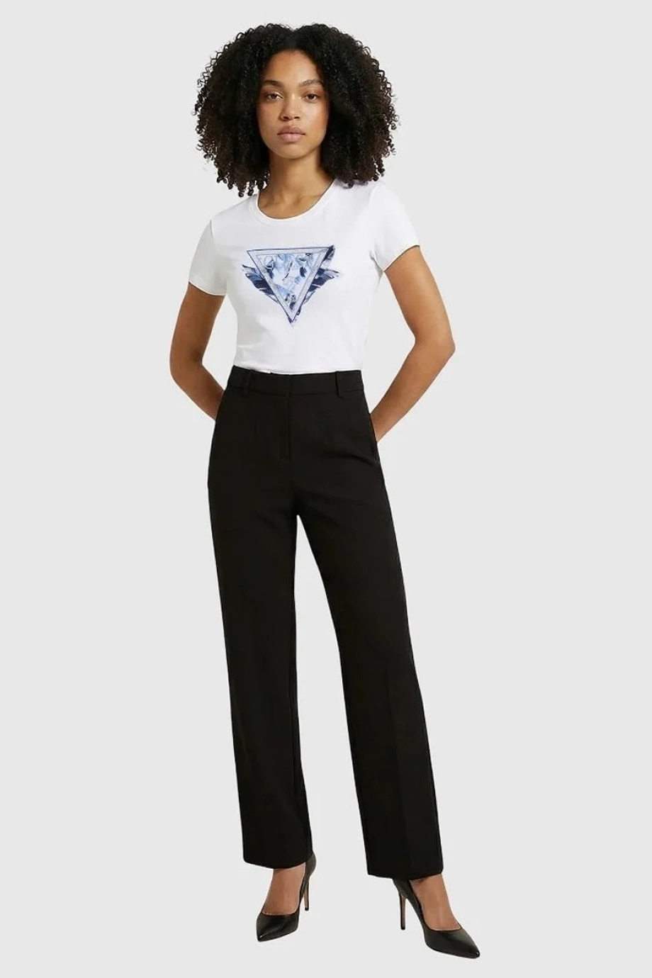 Guess Kısa Kollu Bisiklet Yaka Tüylü Üçgen Kadın Beyaz T-shirt W6GI11K3026-G011