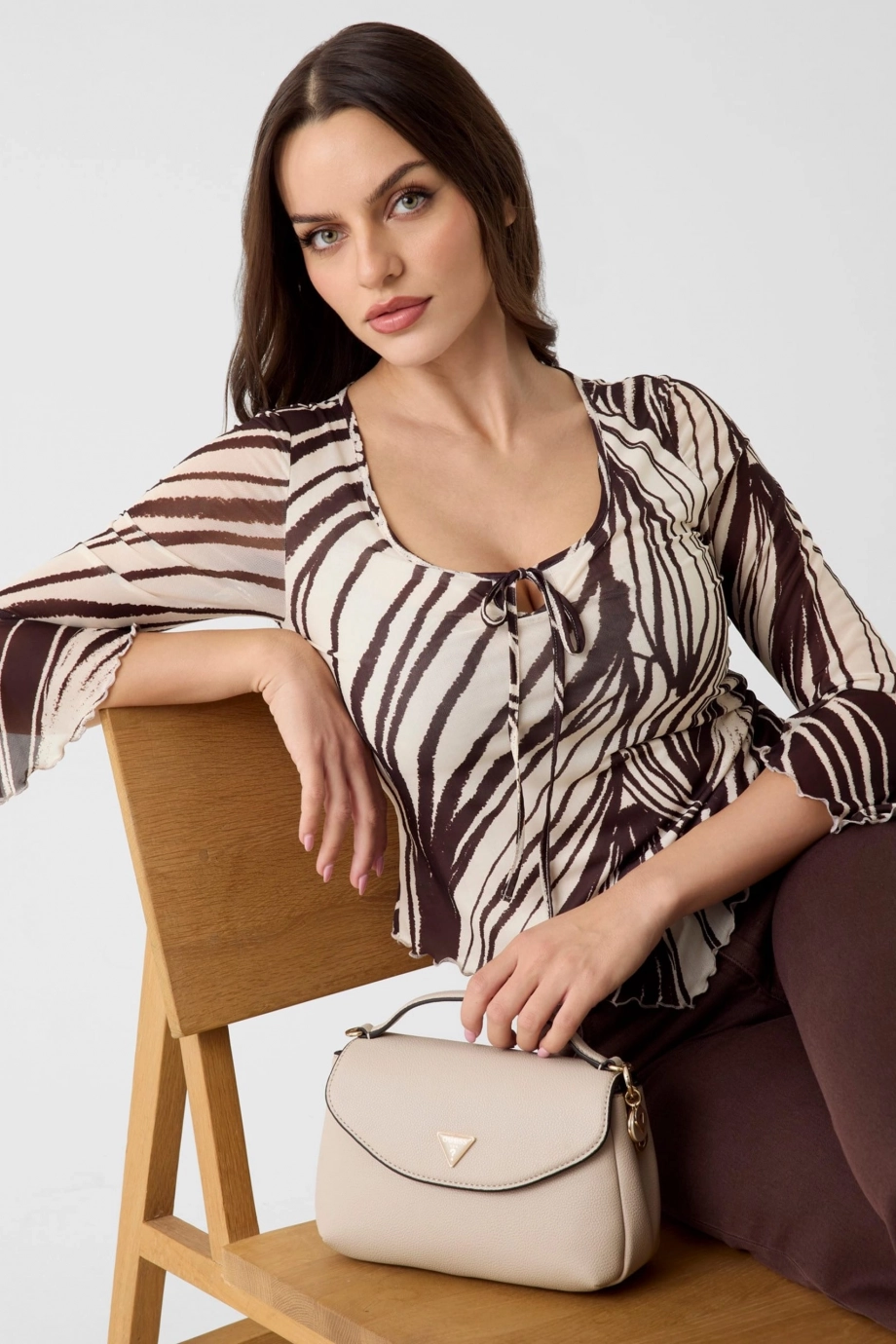 Guess Evie Üstten Saplı Kapaklı Kadın Bej El Çantası HWBG9664200-LTA