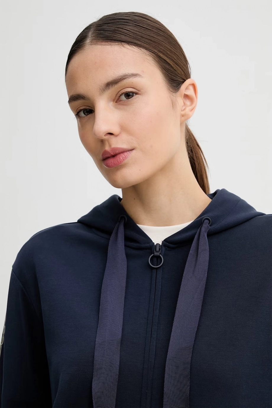 Guess XNS Fermuarlı Kapüşonlu Kadın Lacivert Eşofman Üstü W6GQ03K2656-G7V2