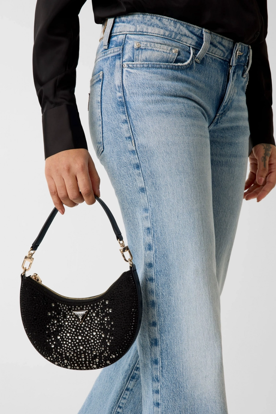 Guess Tasmin Küçük Kadın Siyah Omuz Çantası HWEG9931720-BLA