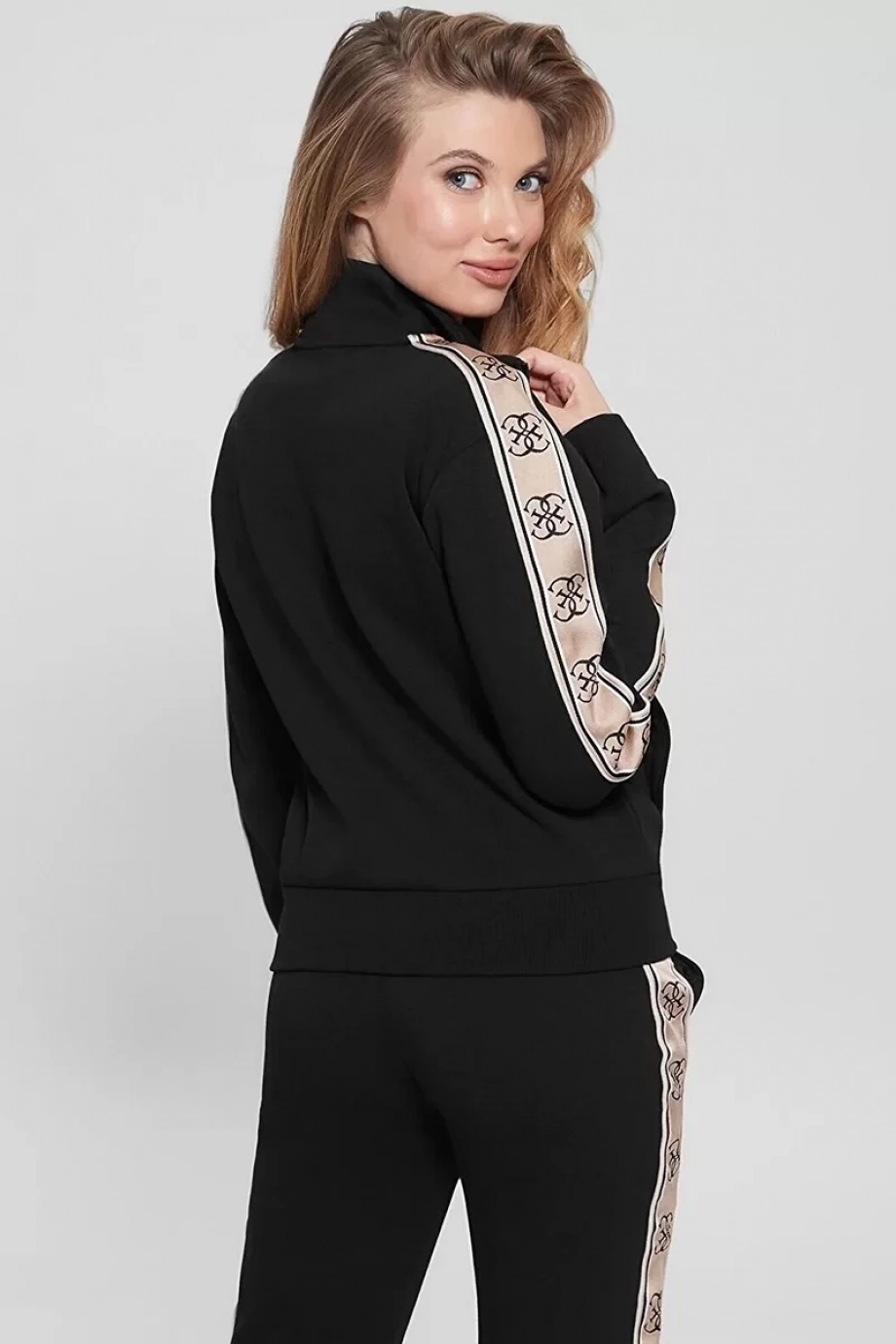 Guess Kadın Siyah Britney Logolu Sweatshirt
