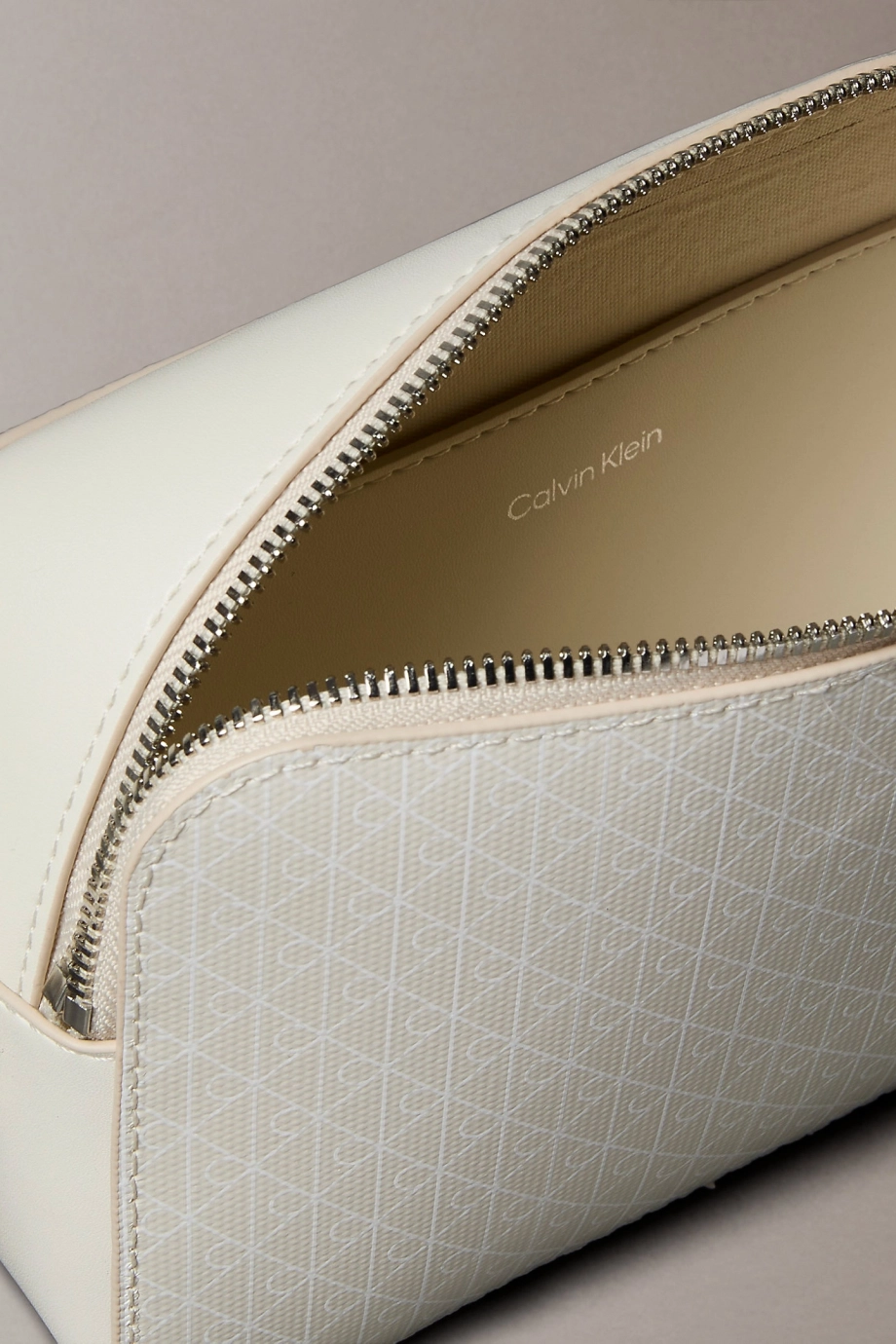 Calvin Klein Amblemli Tamamı Baskılı Uzun Kamera Kadın Haki Çapraz Çanta LV04F3268G-2XB