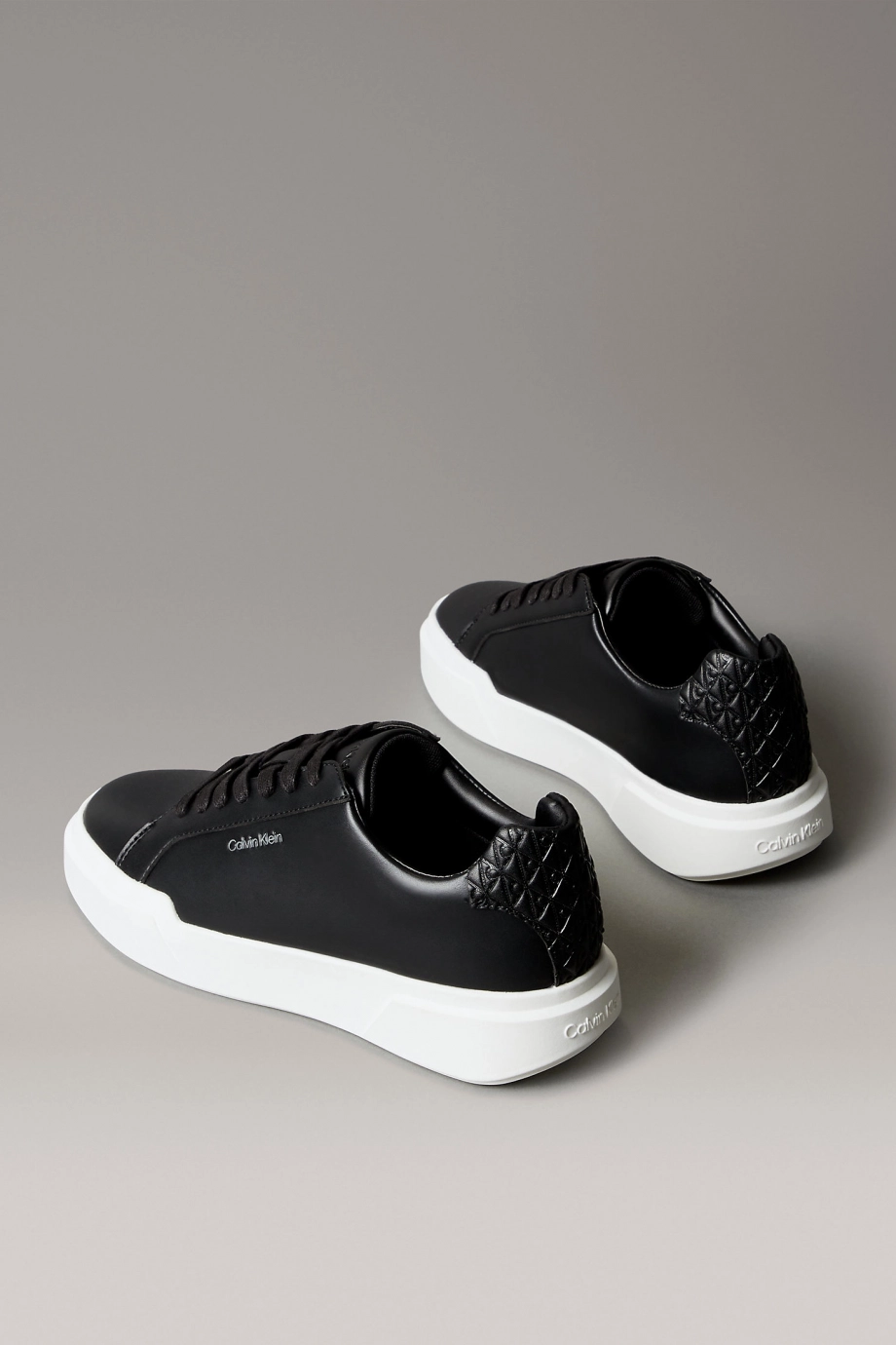 Calvin Klein Chunky Cups Bağcıklı Deri Tamamı Baskılı Kadın Siyah Sneaker YW0YW02036-BEH