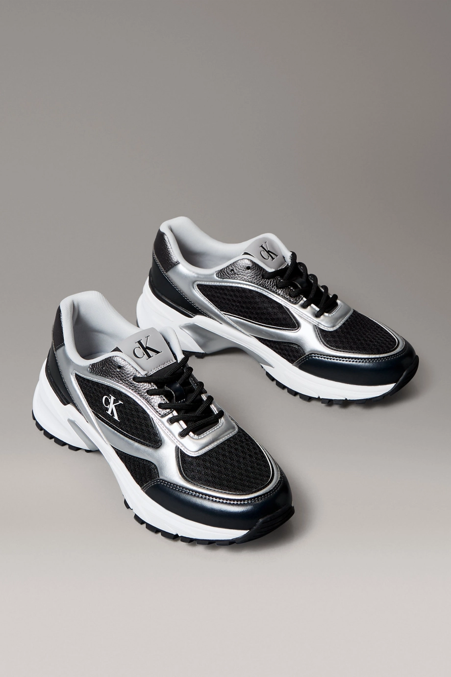 Calvin Klein Hike Runner Bağcıklı File Karışımlı Metalik Erkek Siyah Sneaker YM0YM01402-01L