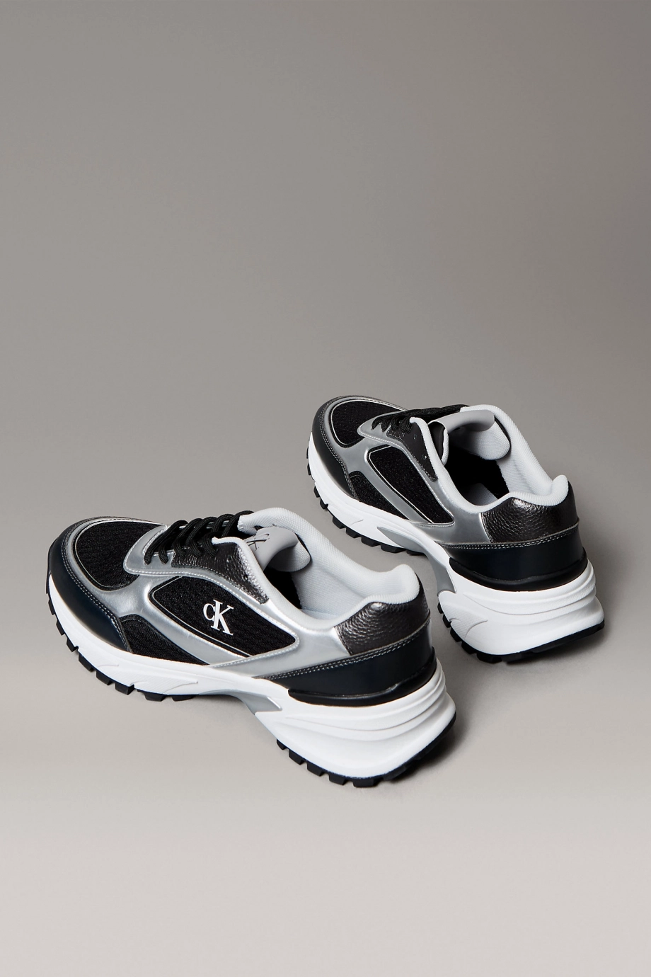Calvin Klein Hike Runner Bağcıklı File Karışımlı Metalik Erkek Siyah Sneaker YM0YM01402-01L