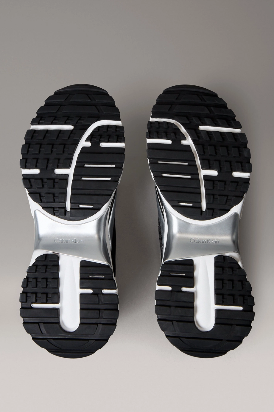 Calvin Klein Hike Runner Bağcıklı File Karışımlı Metalik Erkek Siyah Sneaker YM0YM01402-01L