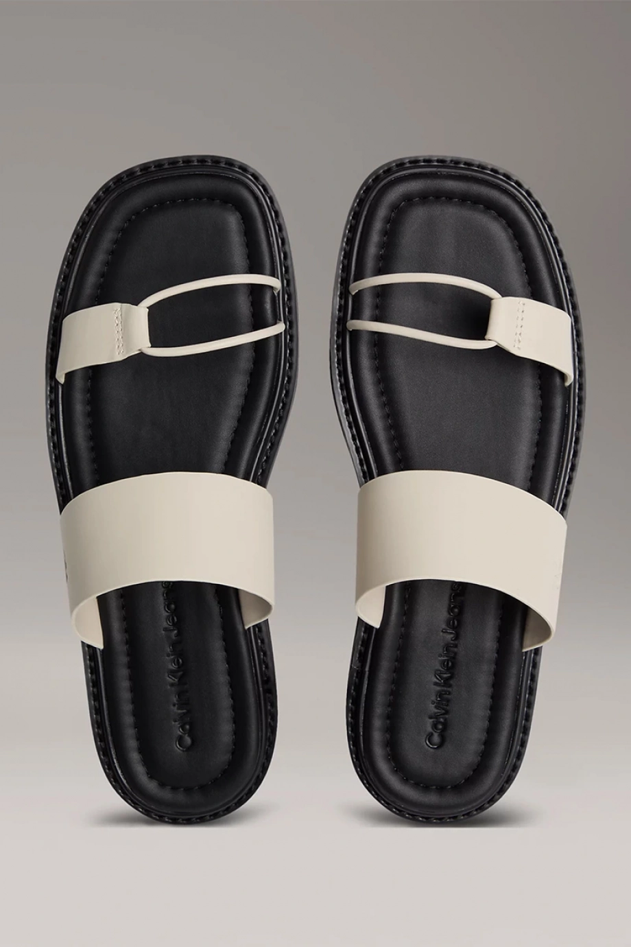 Calvin Klein Halat Detaylı Yumuşak Deri Monogramlı Kadın Siyah Terlik YW0YW01864-0HG