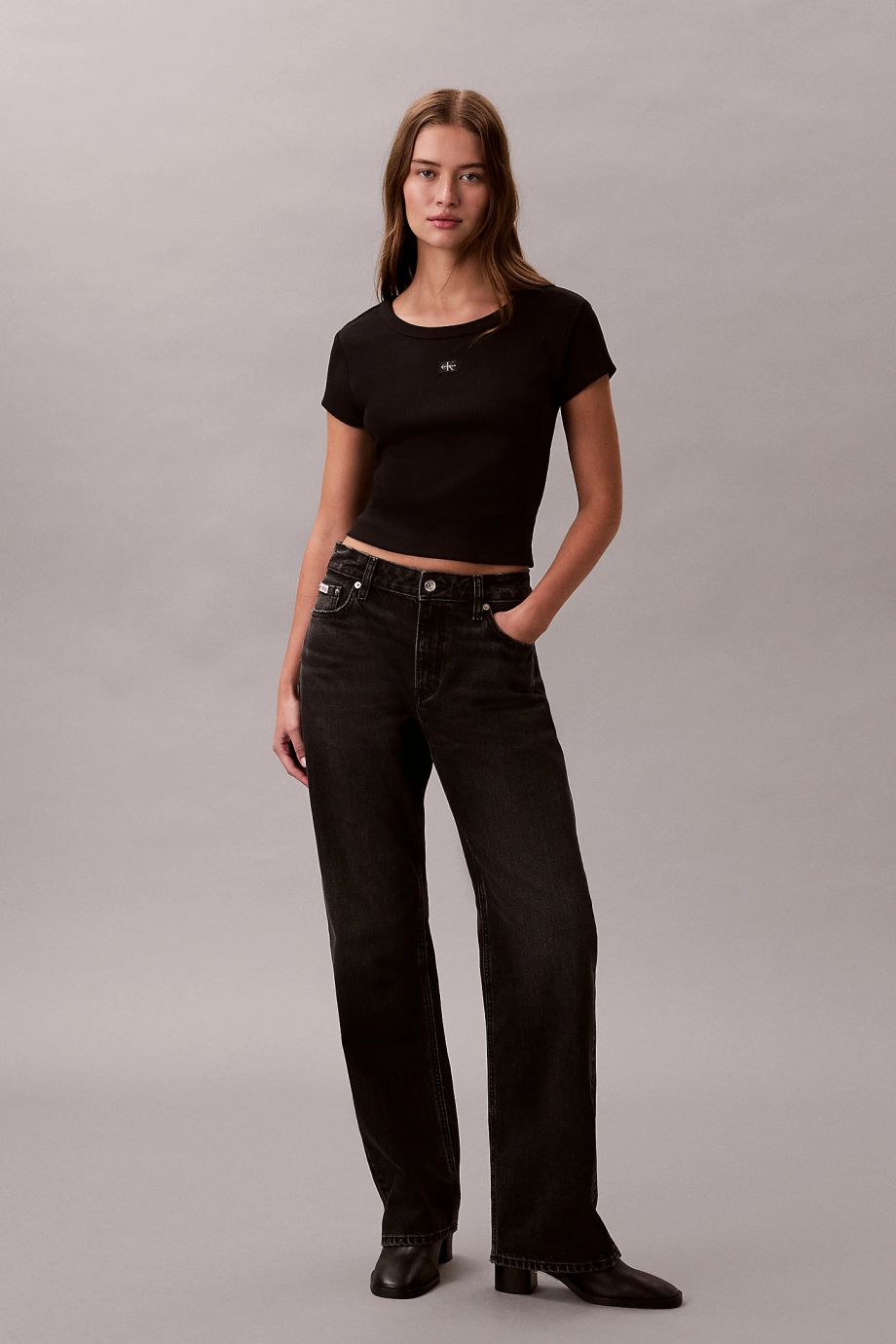 Calvin Klein Kadın Etiketli Fitilli Kısa Siyah Crop LV047C200G-UB1