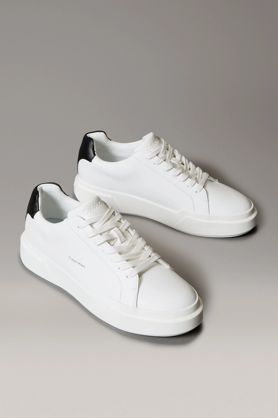 Calvin Klein Kalın Tabanlı Bağcıklı Deri Erkek Sneaker YM0YM01344-01W