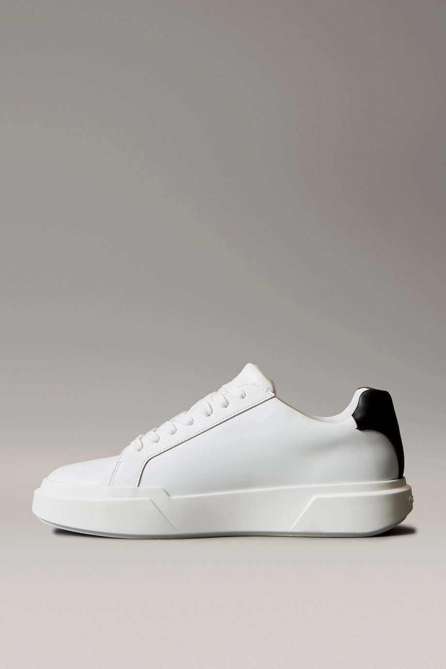 Calvin Klein Kalın Tabanlı Bağcıklı Deri Erkek Sneaker YM0YM01344-01W