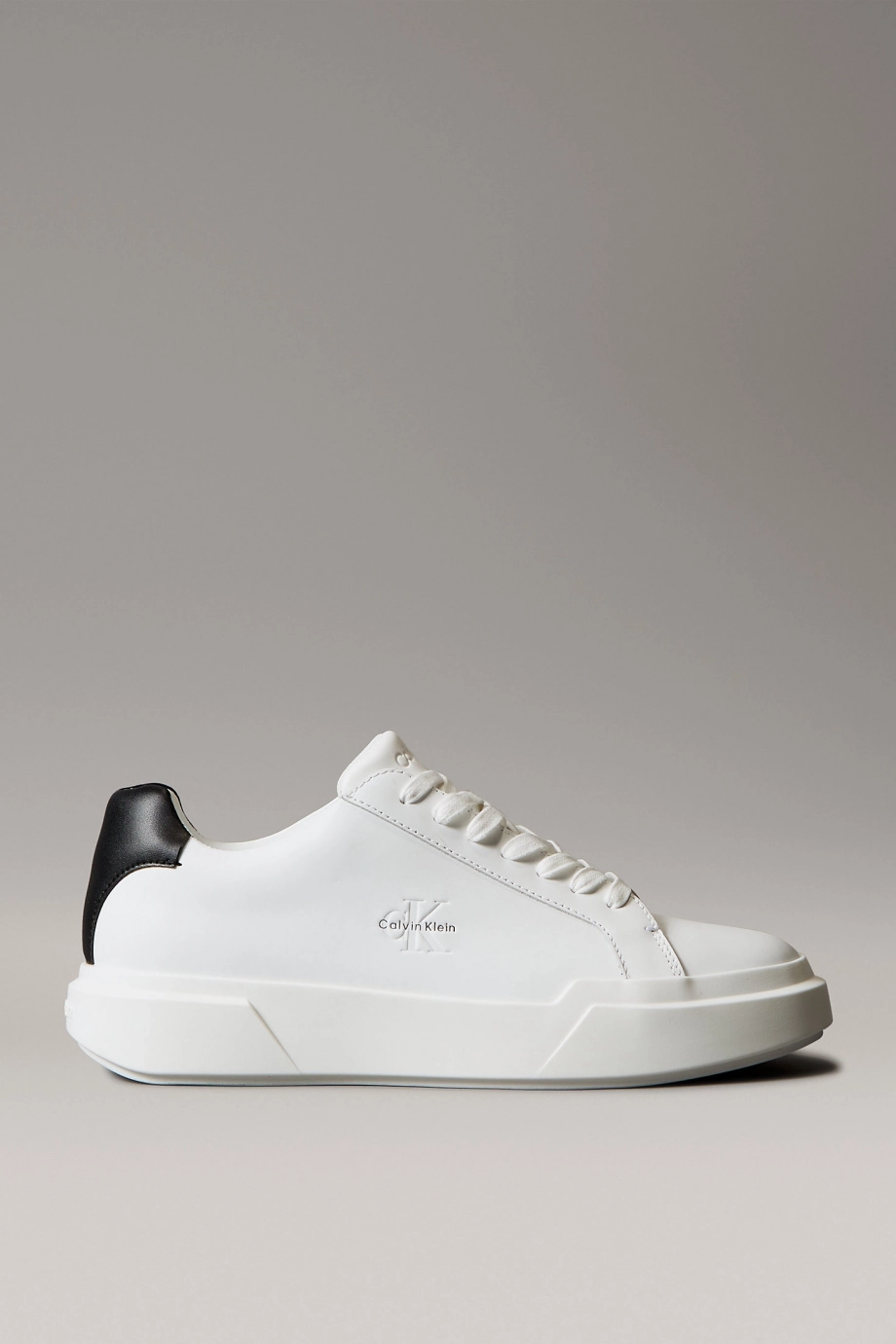 Calvin Klein Kalın Tabanlı Bağcıklı Deri Erkek Sneaker YM0YM01344-01W