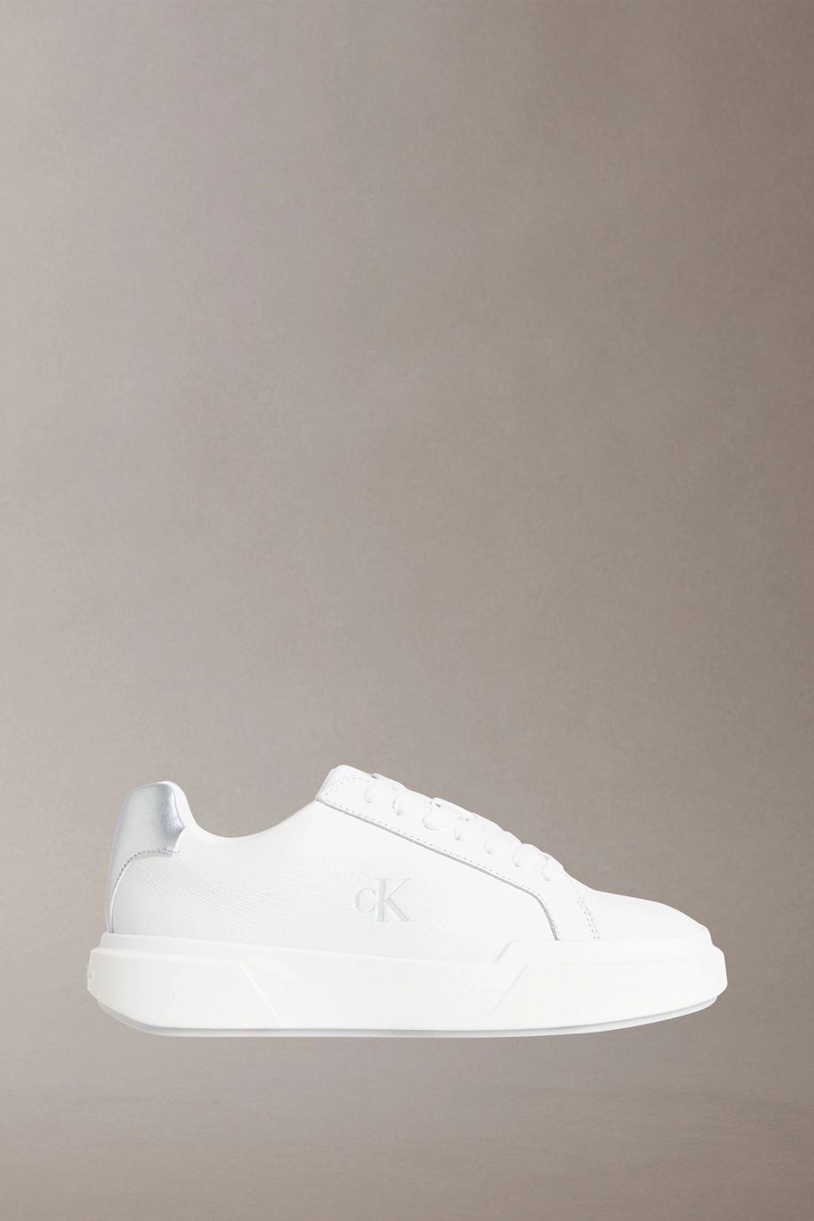 Calvin Klein Kalın Tabanlı Bağcıklı Metalik Deri Kadın Beyaz Sneaker YW0YW01948-0LC