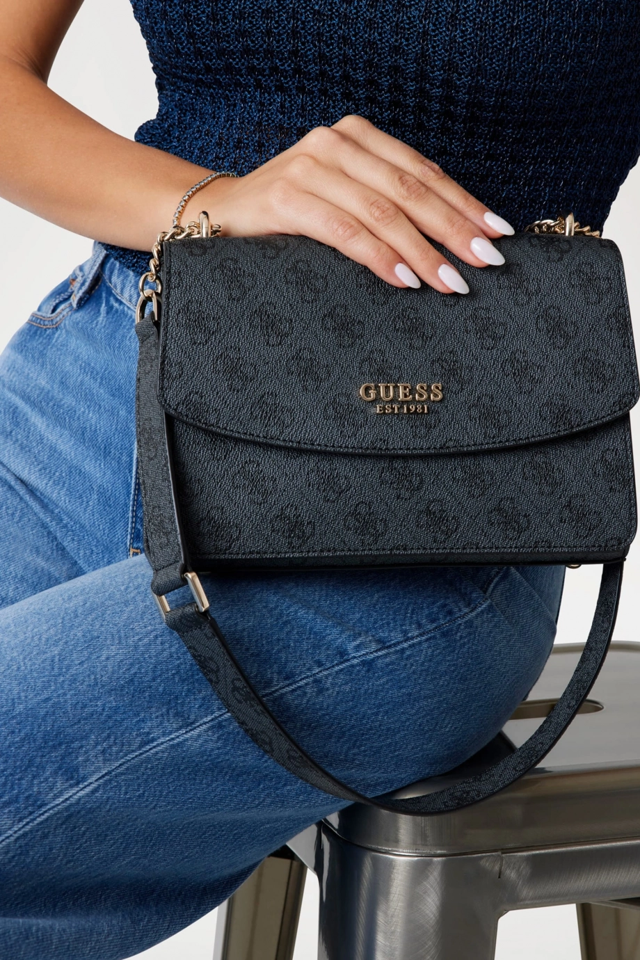 Guess Access Kadın Antrasit Omuz Çantası HWSG7334210-CLO